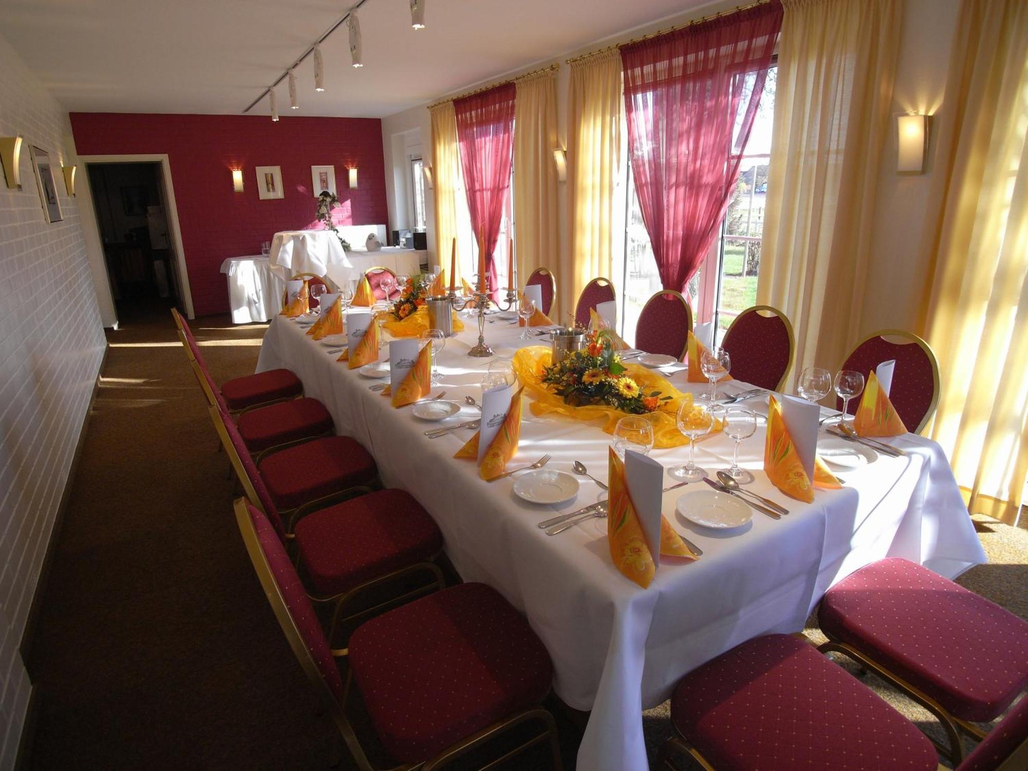 Land-Gut-Hotel Restaurant Kreuz Meyer Stuhr Exterior foto